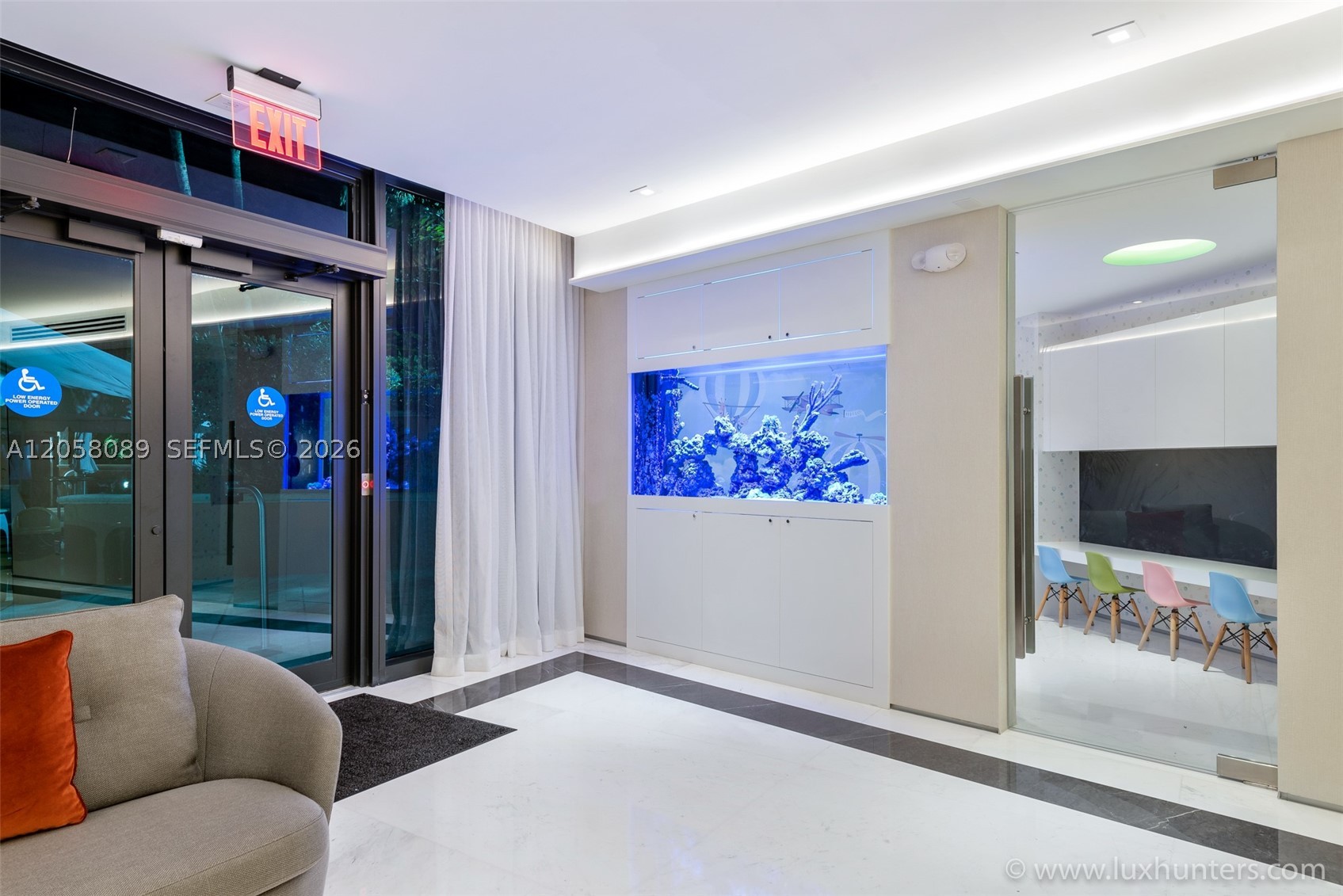 300 S Pointe Dr #1504, Miami Beach FL 33139