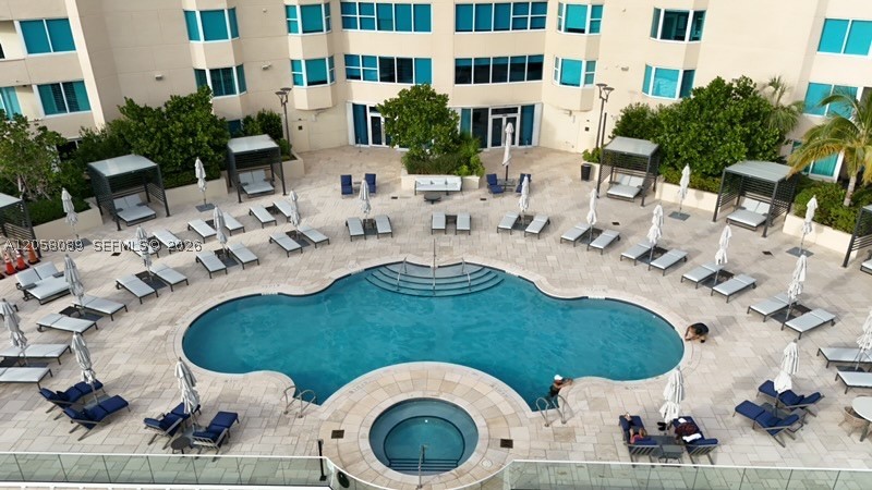 300 S Pointe Dr #1504, Miami Beach FL 33139