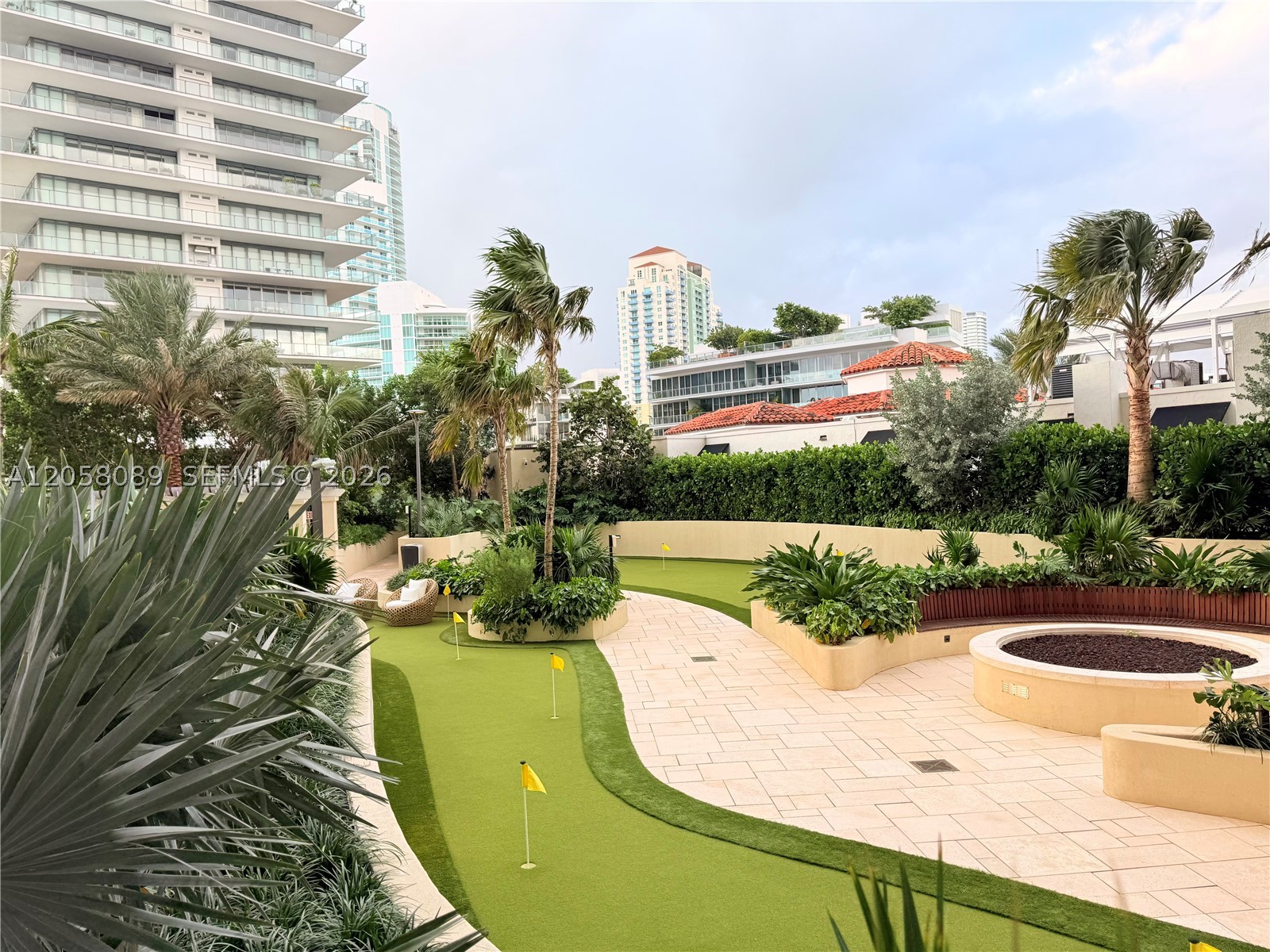 300 S Pointe Dr #1504, Miami Beach FL 33139