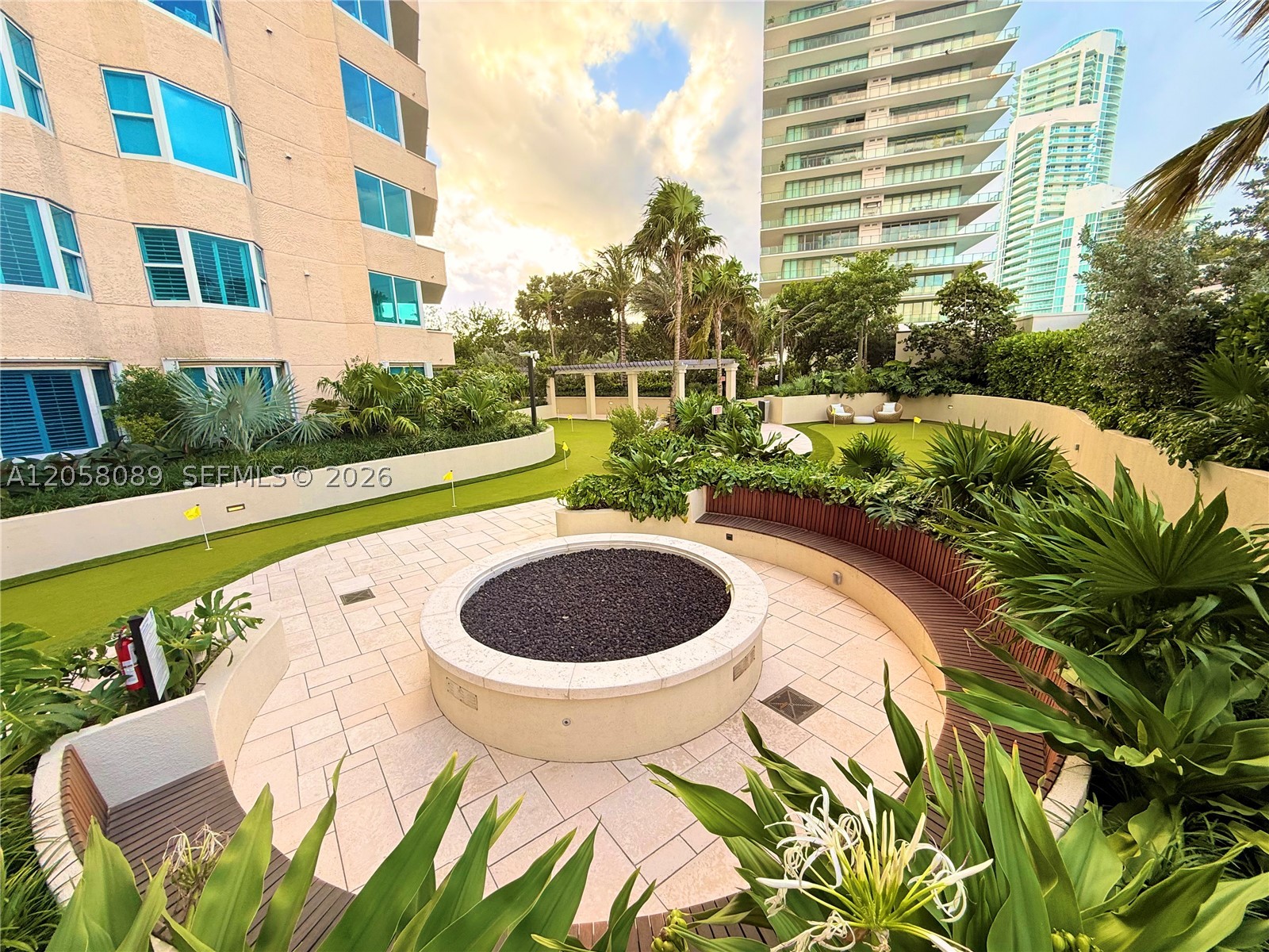 300 S Pointe Dr #1504, Miami Beach FL 33139
