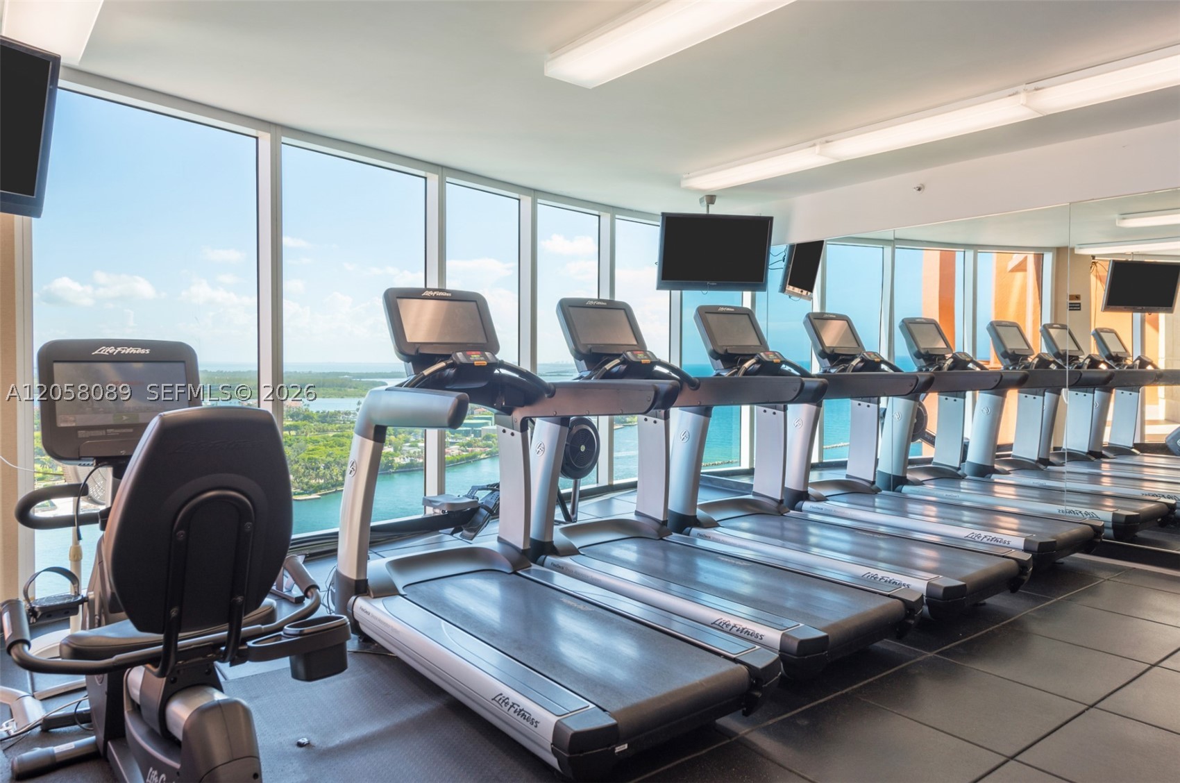 300 S Pointe Dr #1504, Miami Beach FL 33139