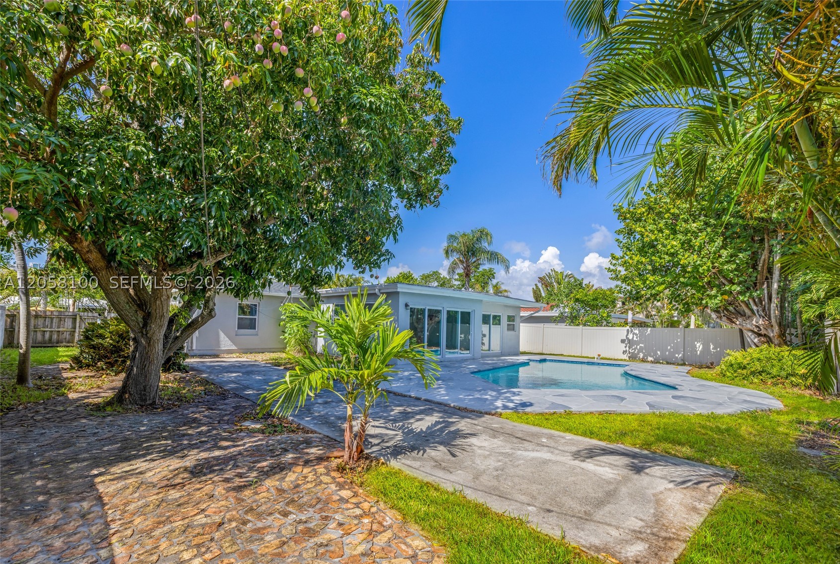 3405 Robbins Rd, Pompano Beach FL 33062