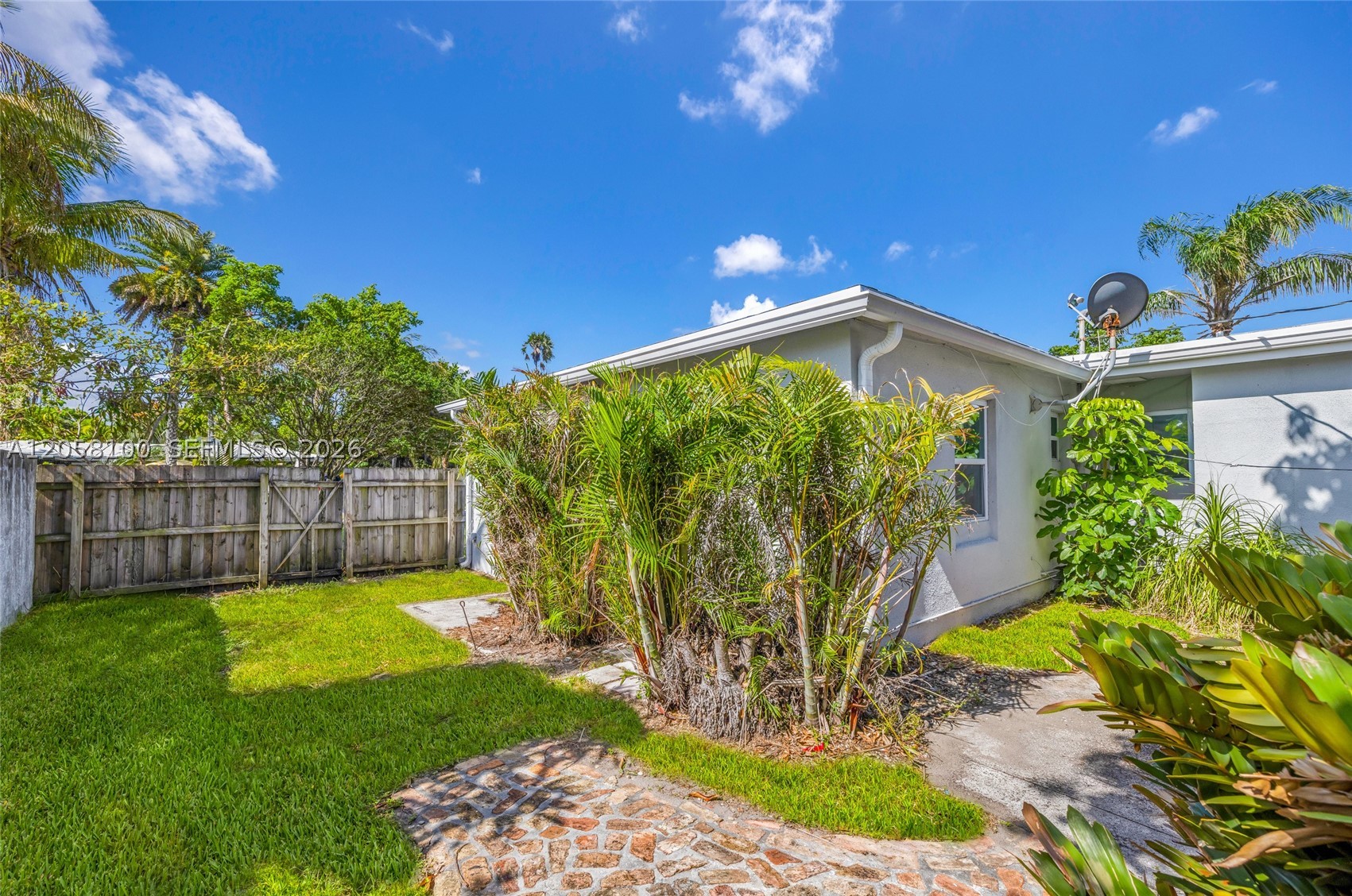3405 Robbins Rd, Pompano Beach FL 33062