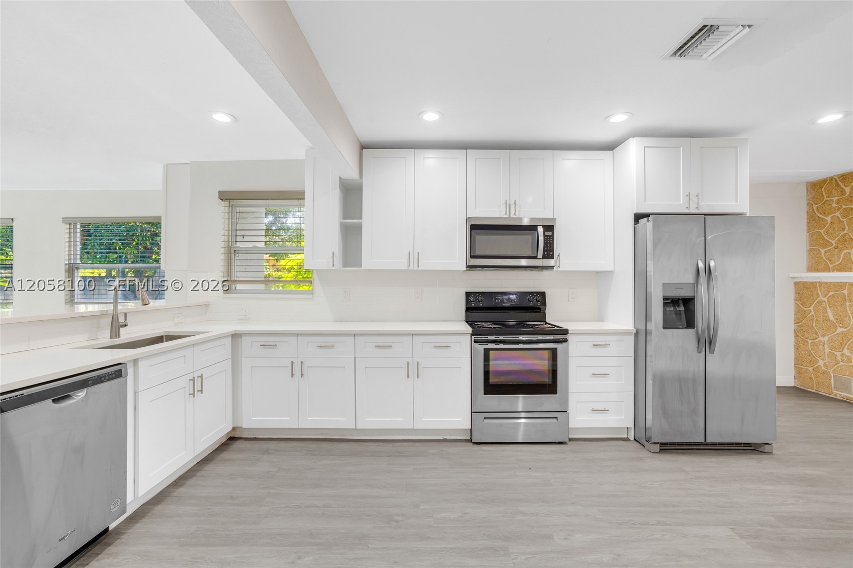 3405 Robbins Rd, Pompano Beach FL 33062