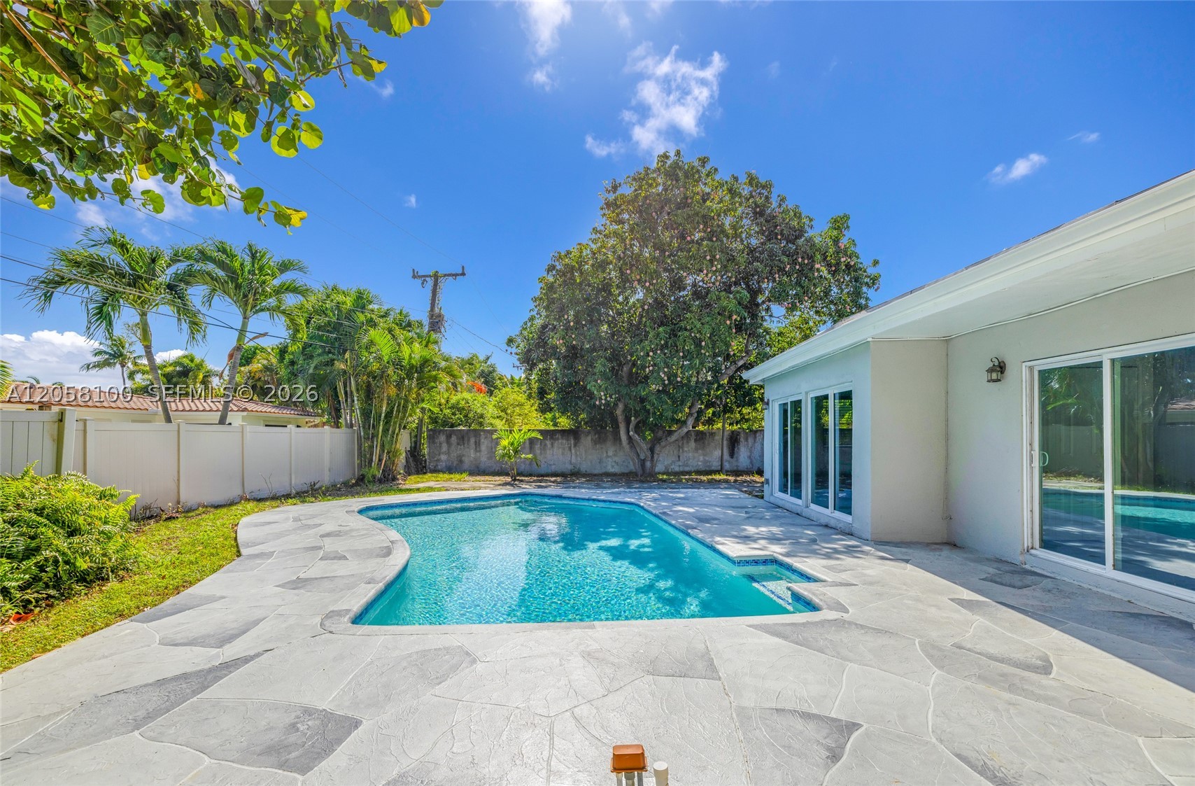 3405 Robbins Rd, Pompano Beach FL 33062