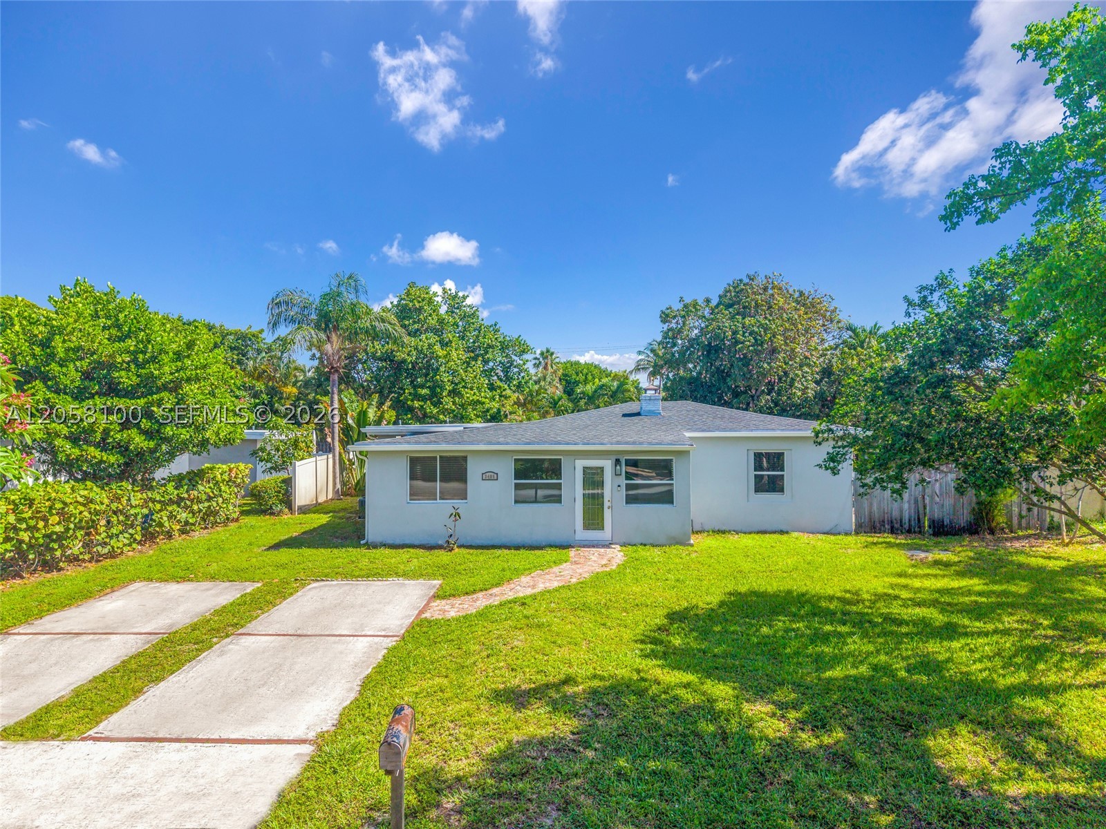 3405 Robbins Rd, Pompano Beach FL 33062