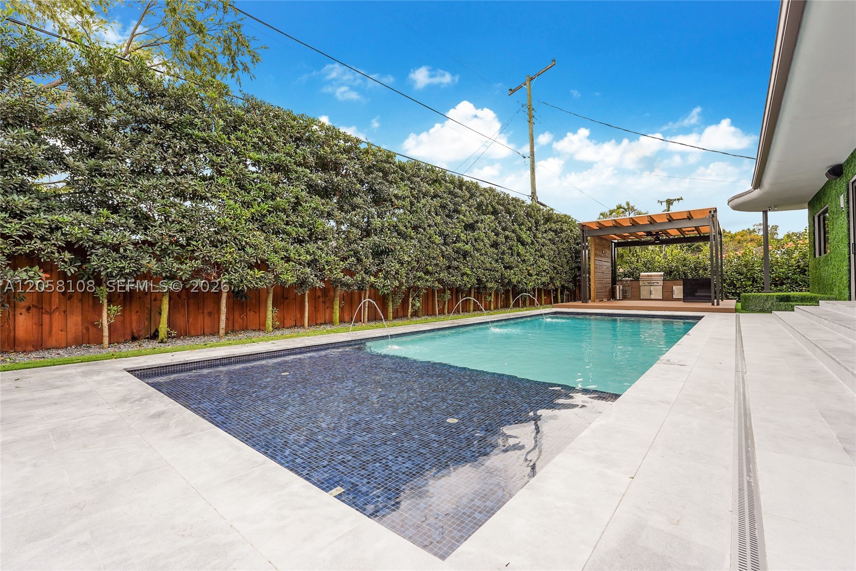 60 Shore Dr W, Miami FL 33133