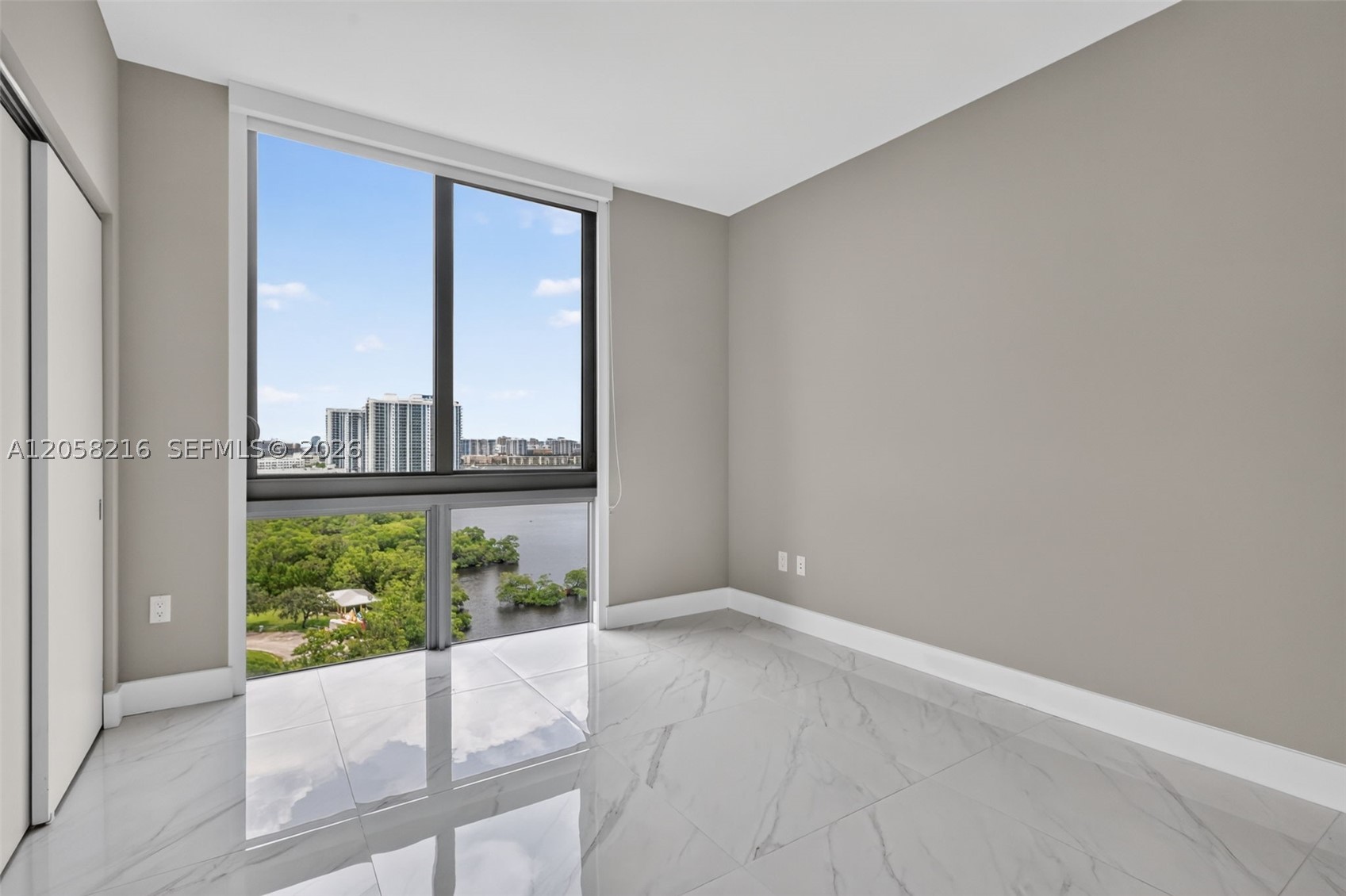 16385 Biscayne Blvd #1215, North Miami Beach FL 33160
