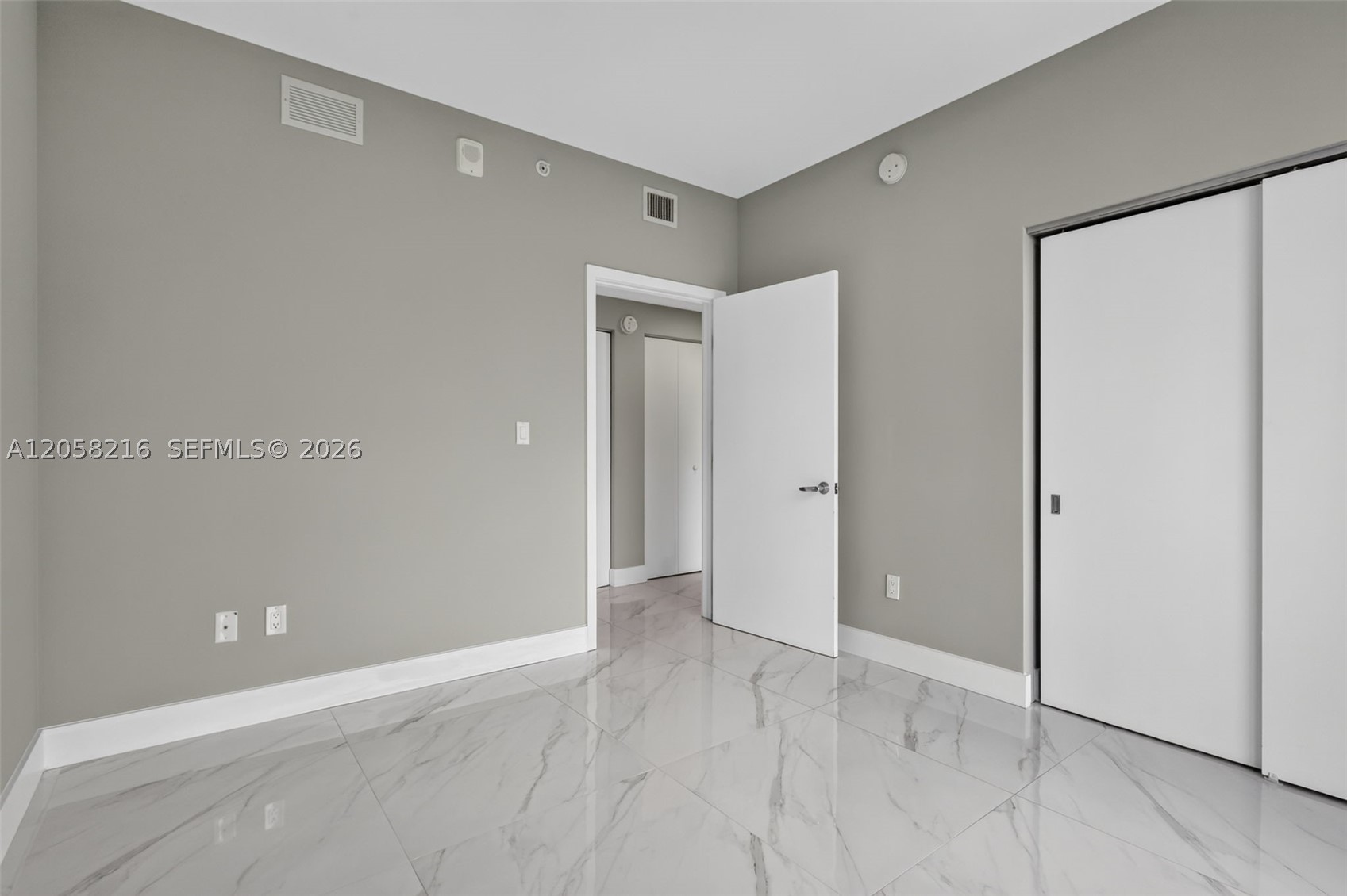 16385 Biscayne Blvd #1215, North Miami Beach FL 33160