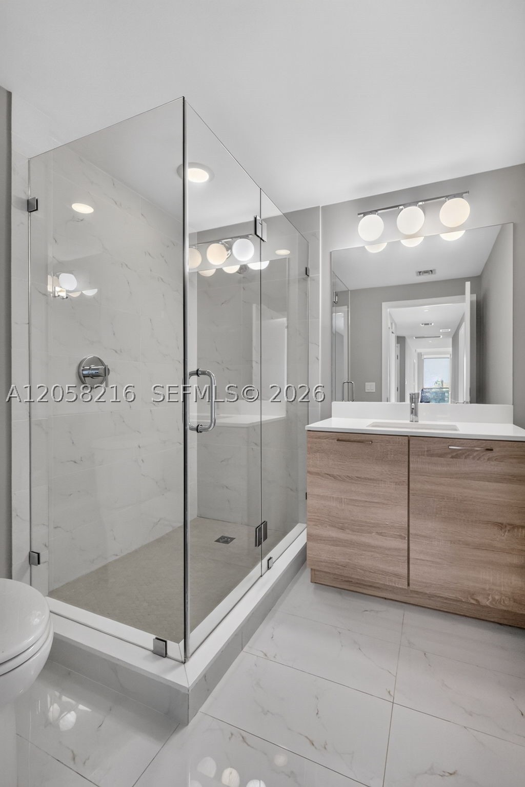 16385 Biscayne Blvd #1215, North Miami Beach FL 33160