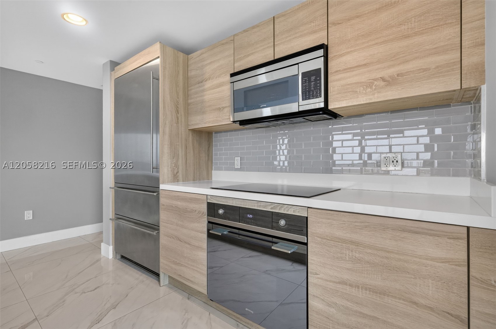 16385 Biscayne Blvd #1215, North Miami Beach FL 33160