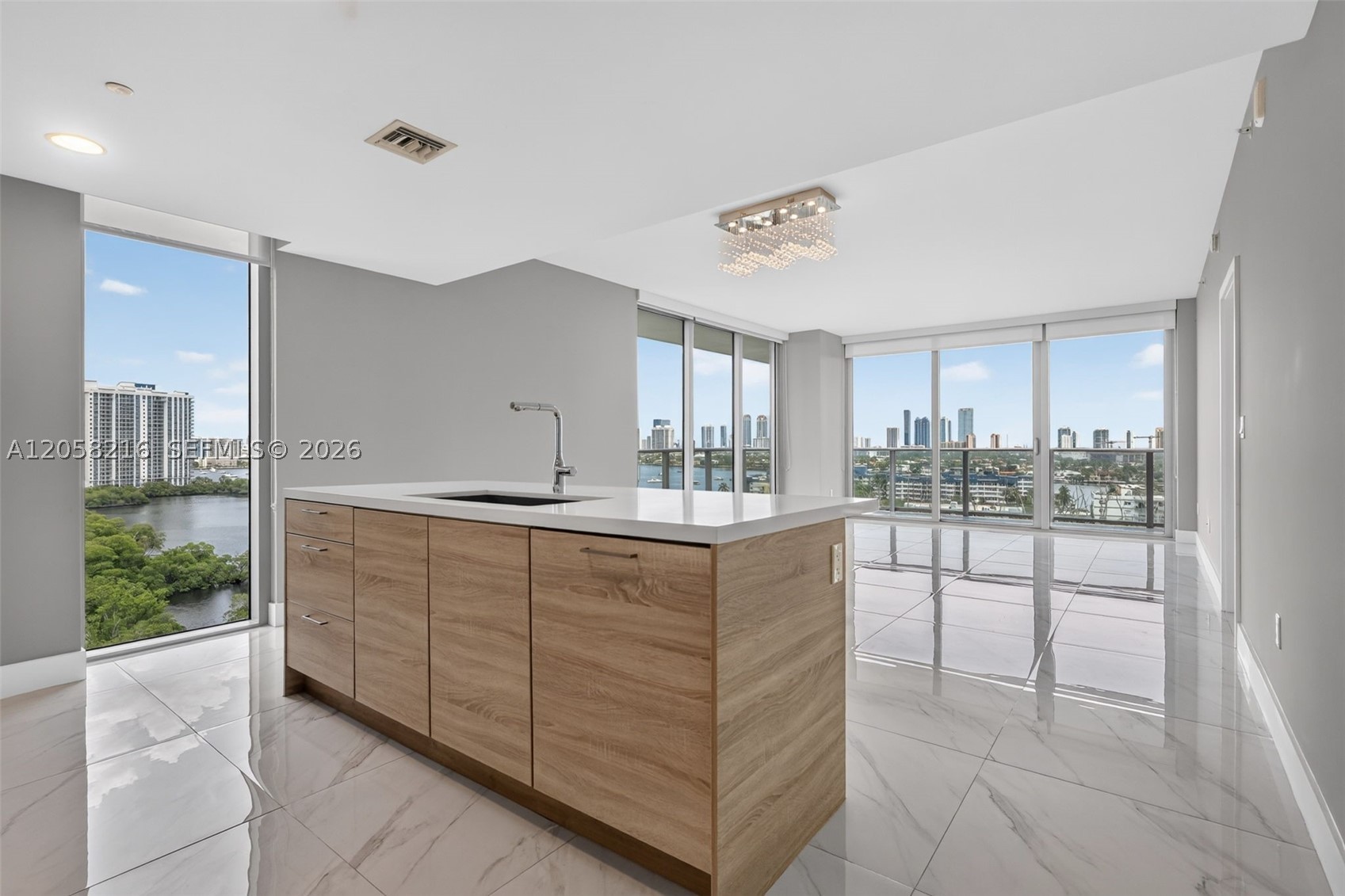 16385 Biscayne Blvd #1215, North Miami Beach FL 33160