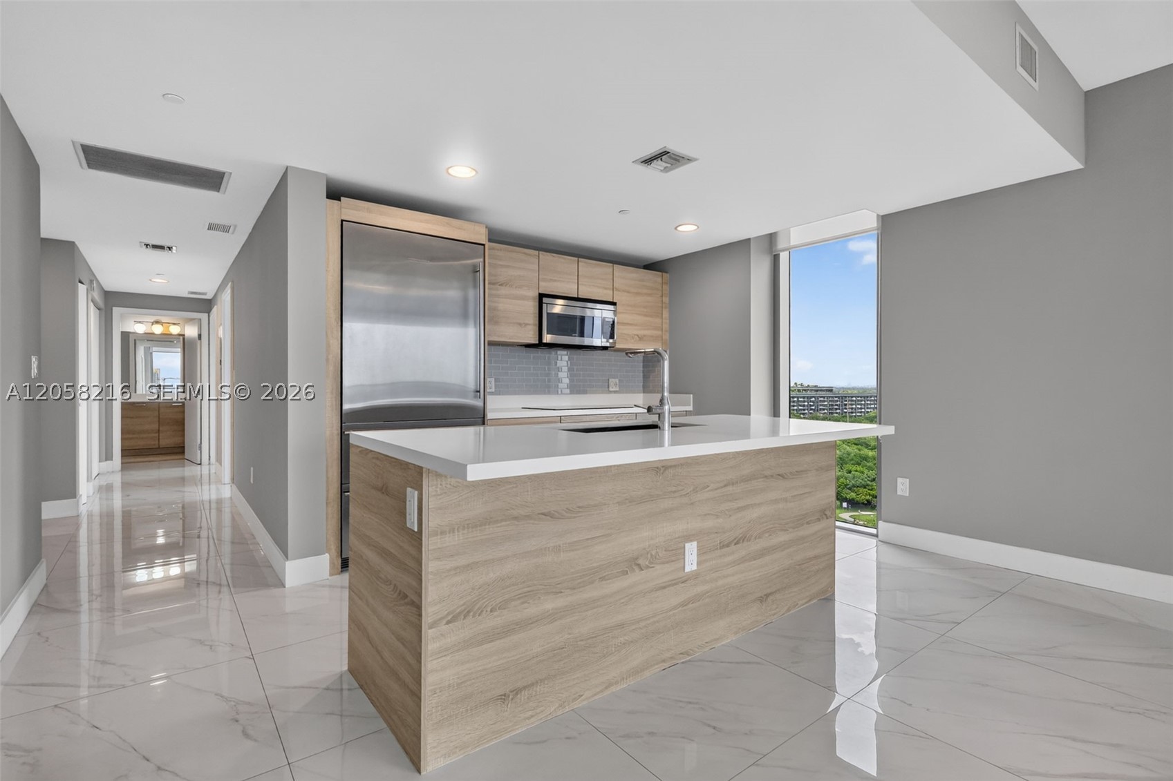 16385 Biscayne Blvd #1215, North Miami Beach FL 33160