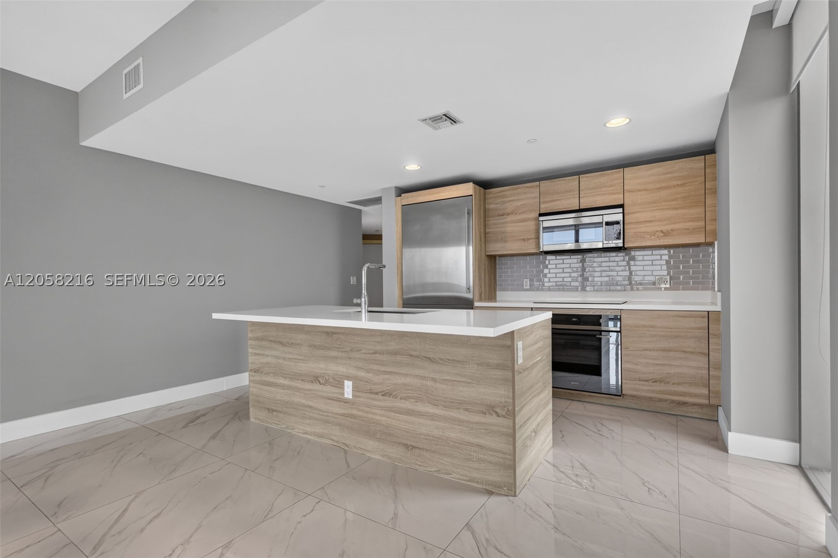 16385 Biscayne Blvd #1215, North Miami Beach FL 33160