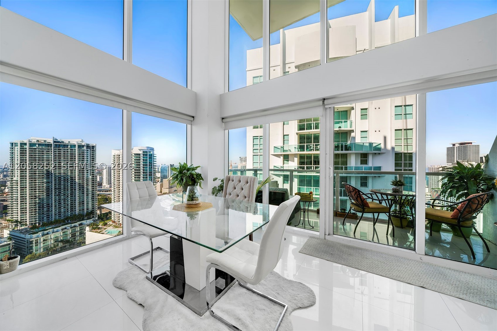 41 SE 5th St #2117, Miami FL 33131