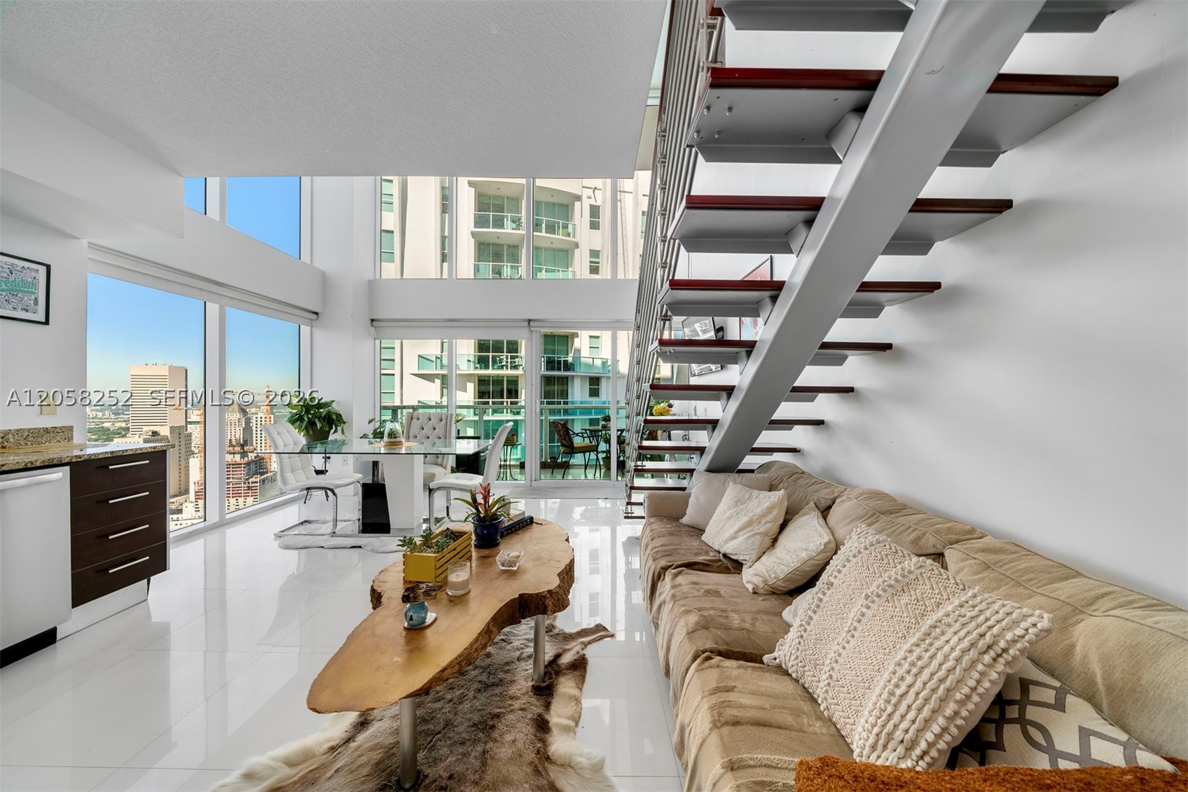 41 SE 5th St #2117, Miami FL 33131