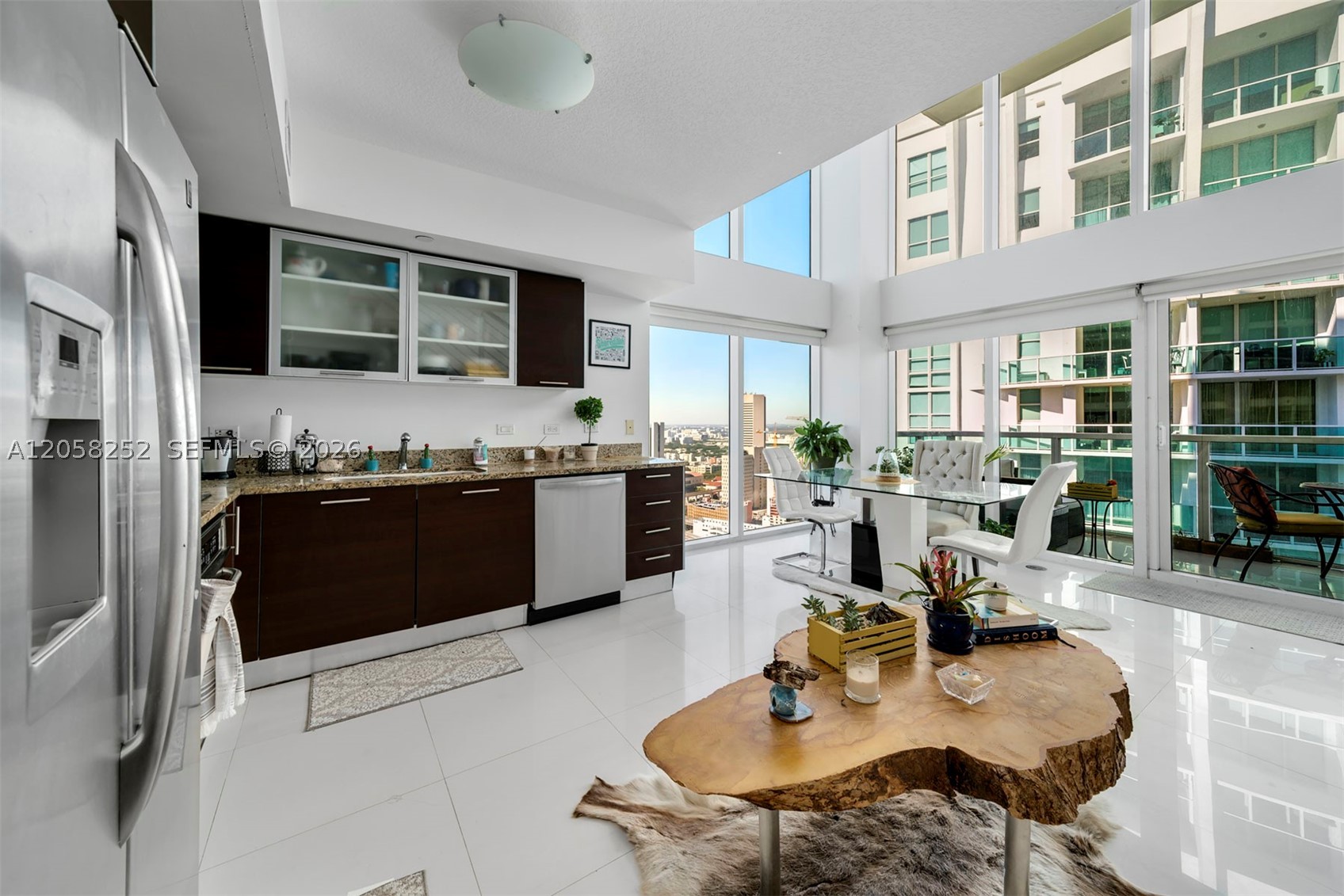 41 SE 5th St #2117, Miami FL 33131