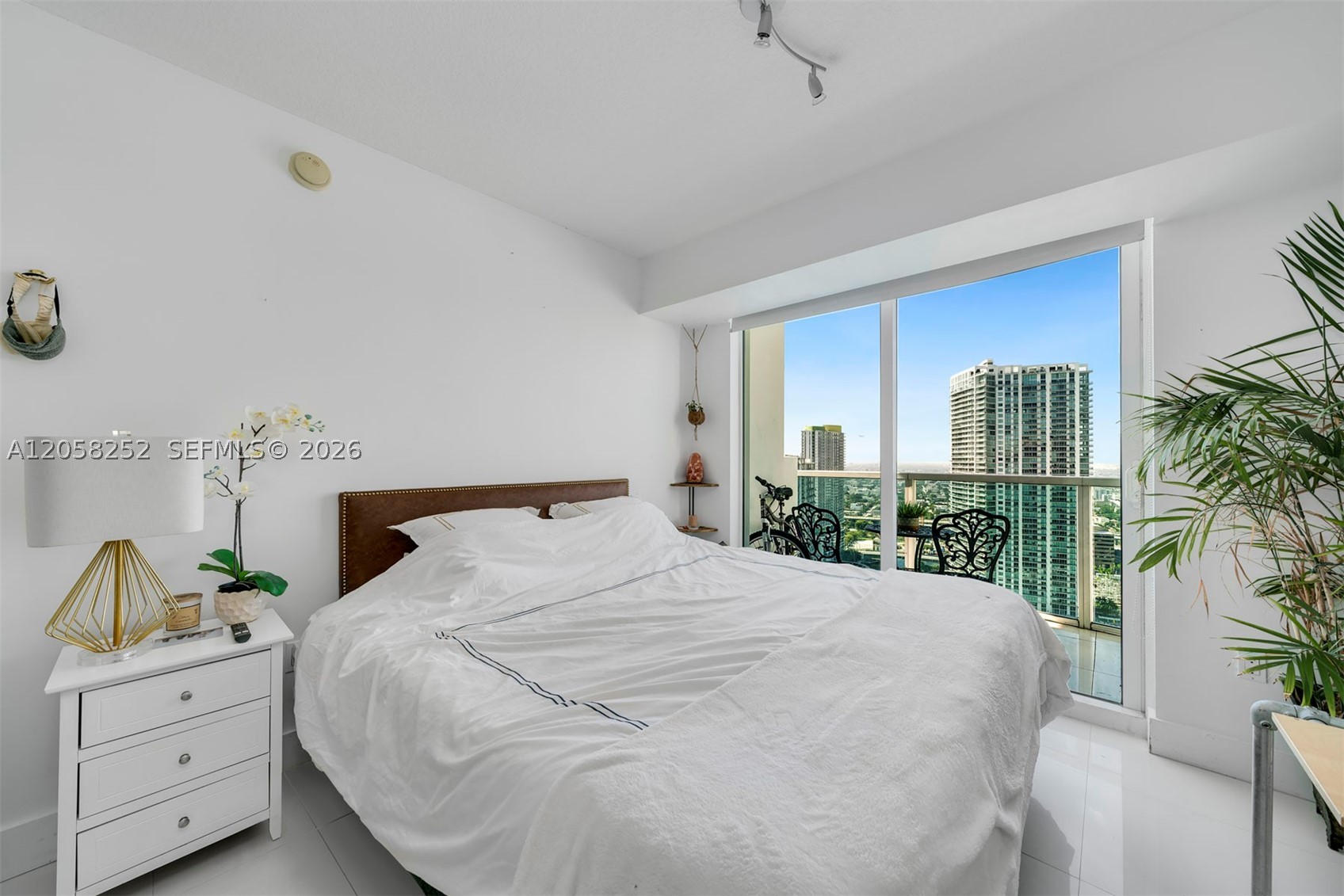 41 SE 5th St #2117, Miami FL 33131