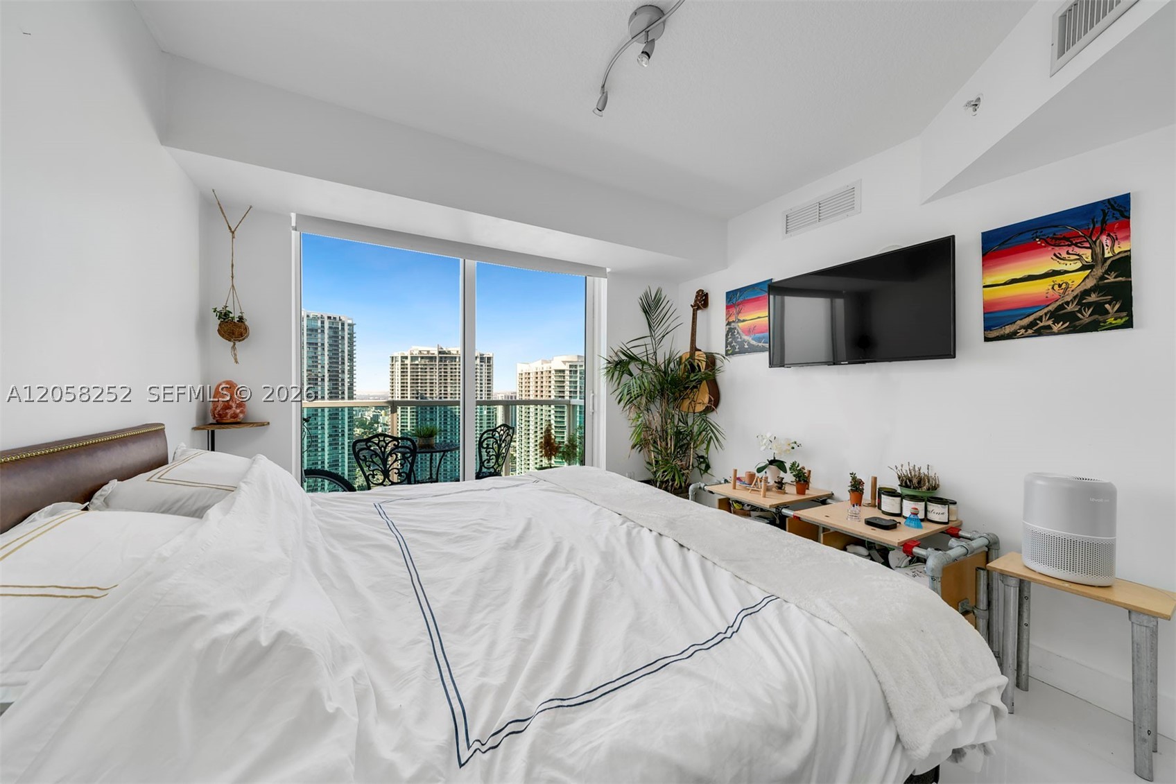 41 SE 5th St #2117, Miami FL 33131