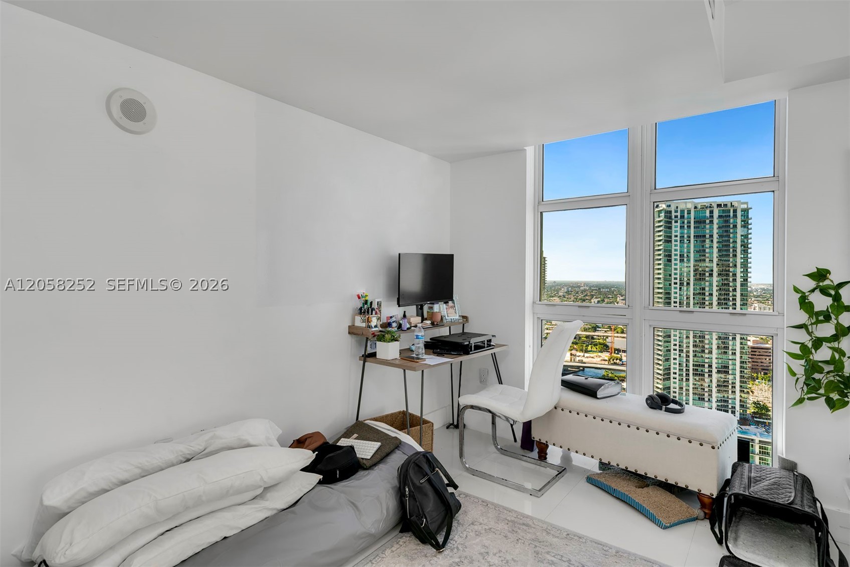 41 SE 5th St #2117, Miami FL 33131