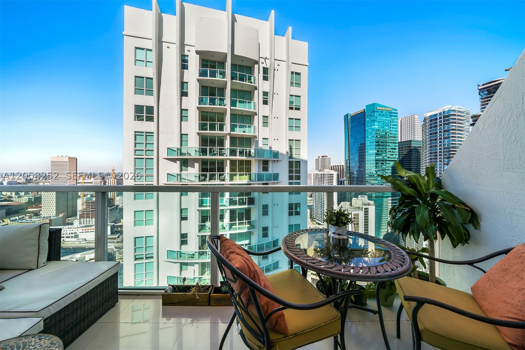 41 SE 5th St #2117, Miami FL 33131