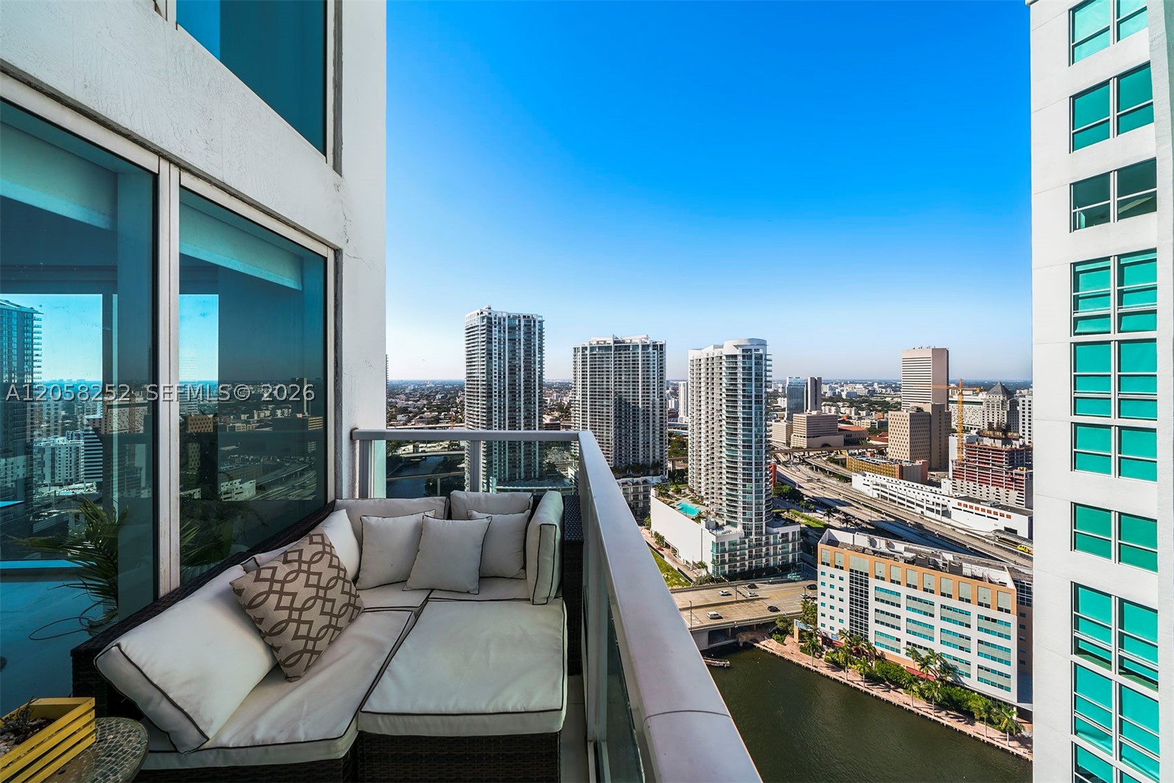 41 SE 5th St #2117, Miami FL 33131