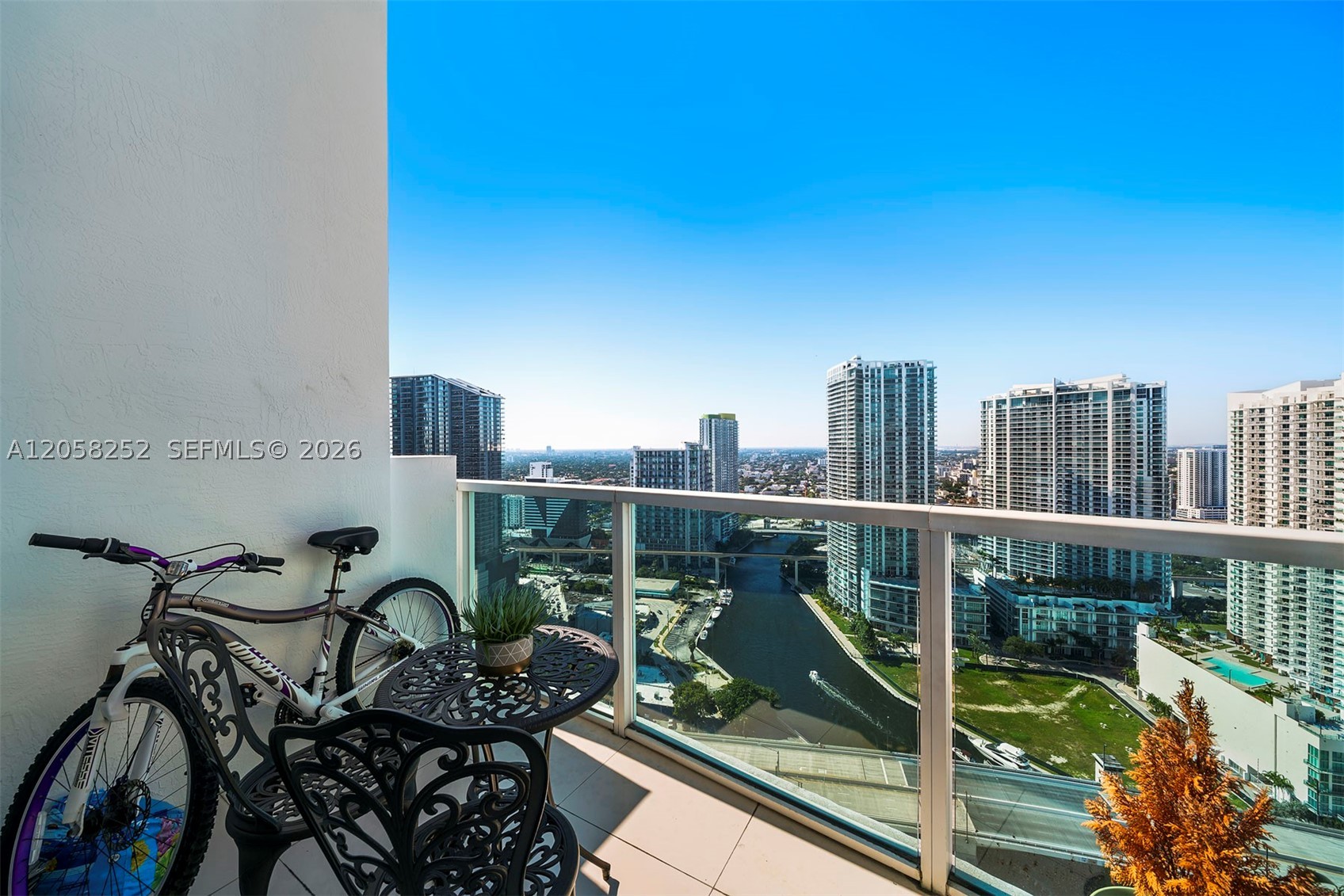 41 SE 5th St #2117, Miami FL 33131