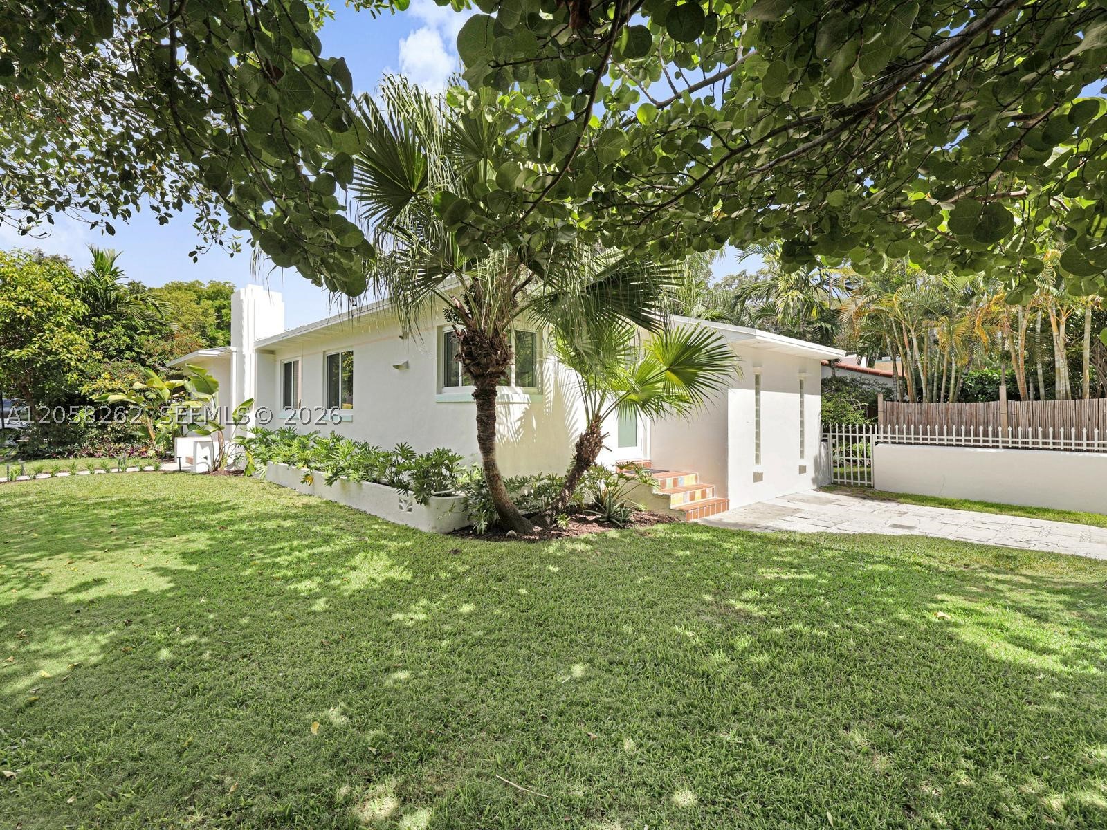 830 NE 83rd St, Miami FL 33138