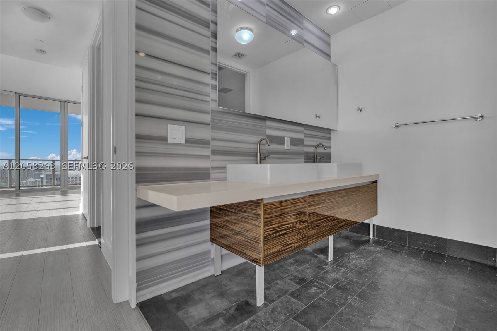 1100 Biscayne Blvd #4308, Miami FL 33132