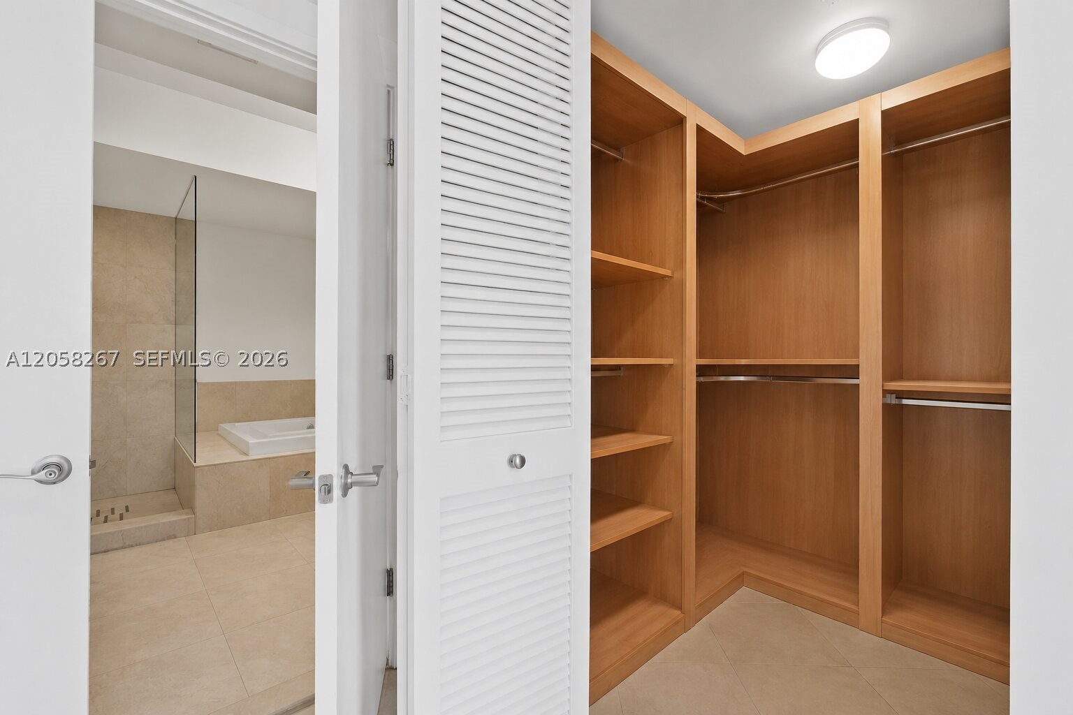 218 SE 14th St #1203, Miami FL 33131