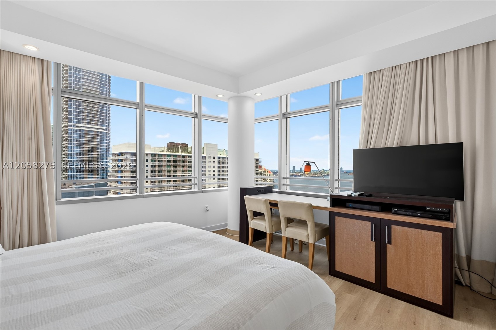 1395 Brickell Ave #2813, Miami FL 33131