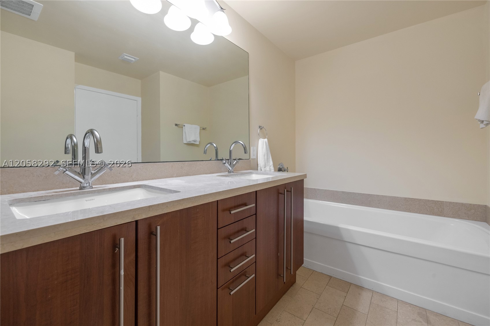 1111 SW 1st Ave #2723N, Miami FL 33130