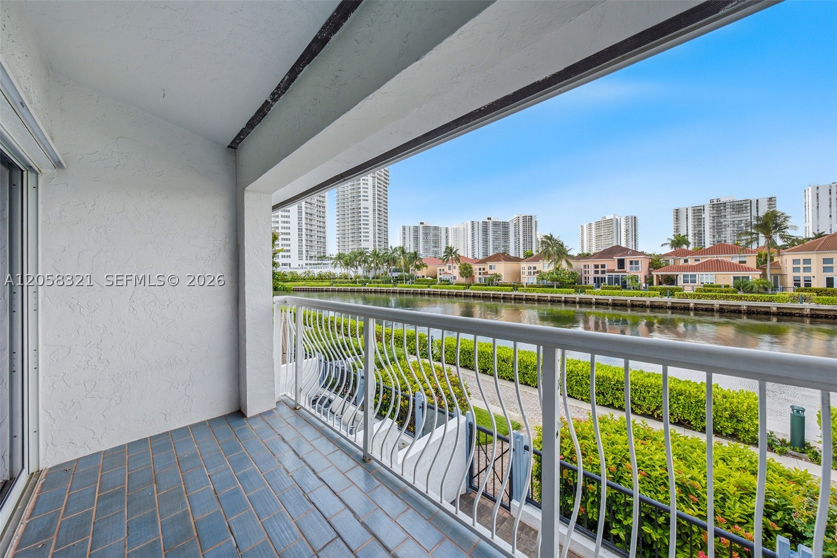 3748 NE 209th Ter, Aventura FL 33180