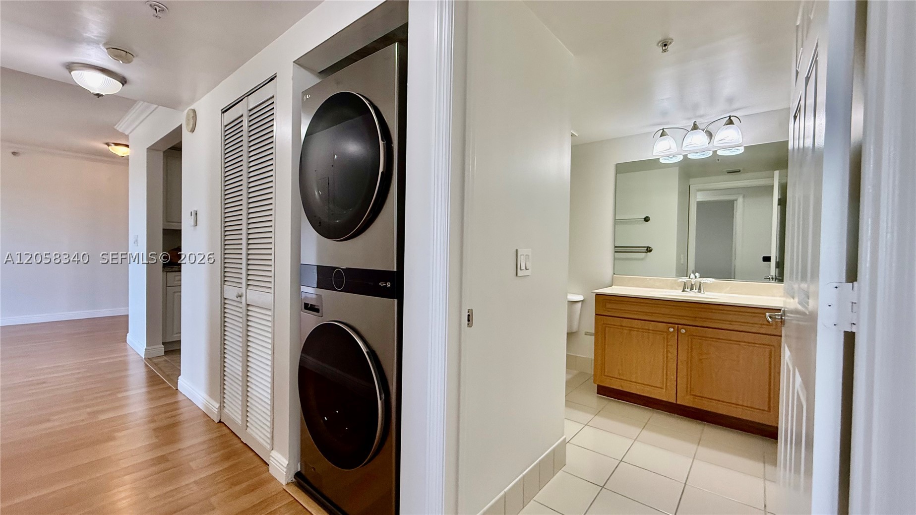 900 SW 8th St #1501, Miami FL 33130