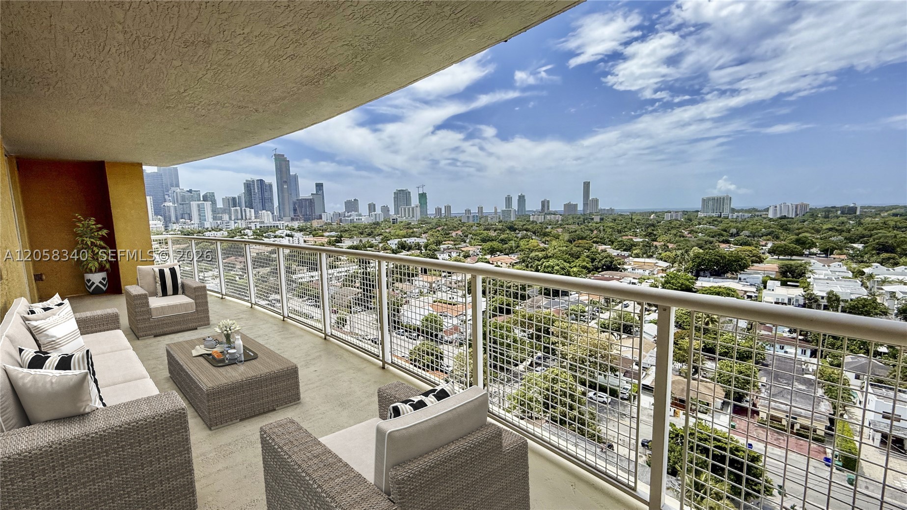 900 SW 8th St #1501, Miami FL 33130