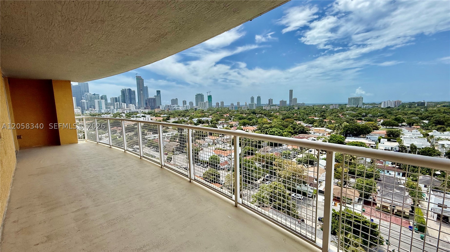 900 SW 8th St #1501, Miami FL 33130