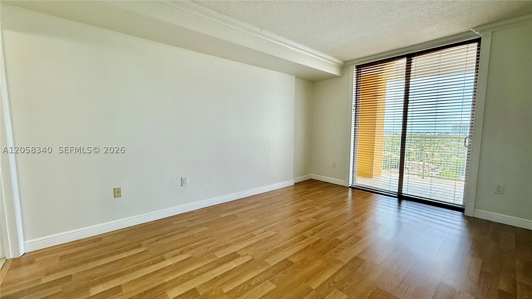 900 SW 8th St #1501, Miami FL 33130