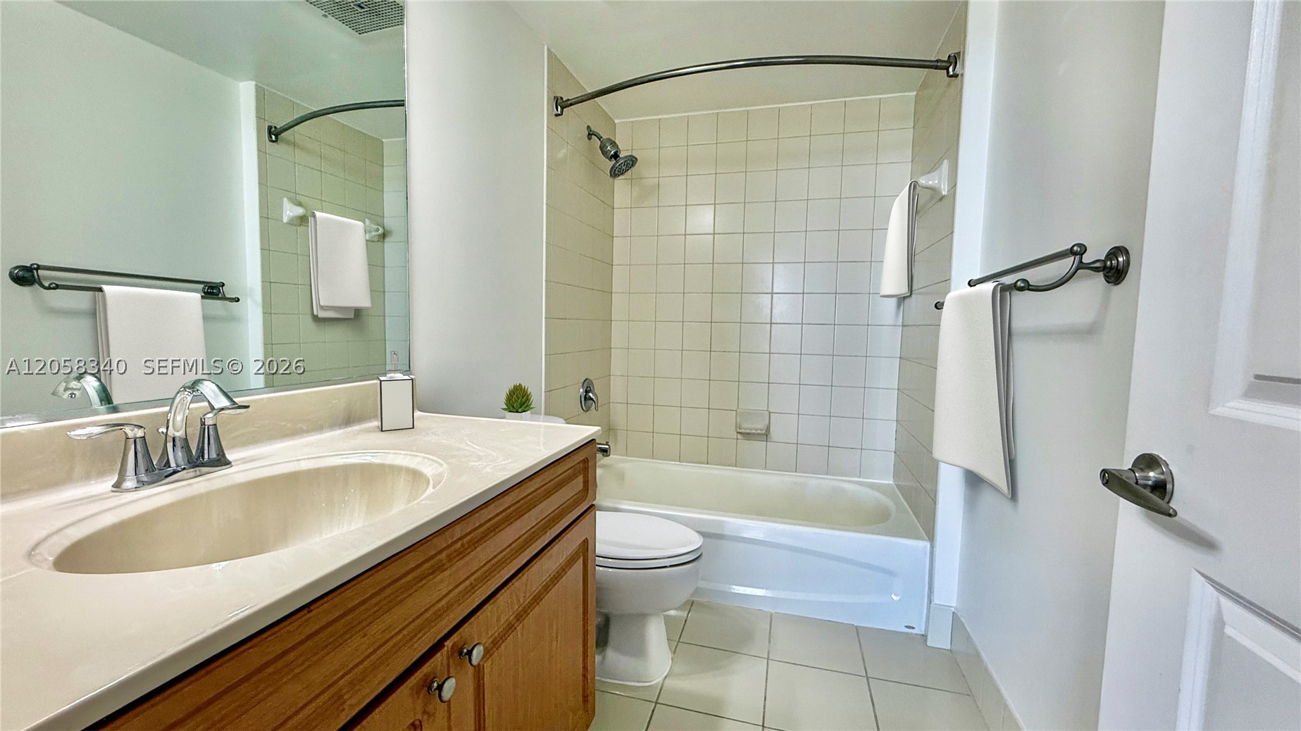 900 SW 8th St #1501, Miami FL 33130