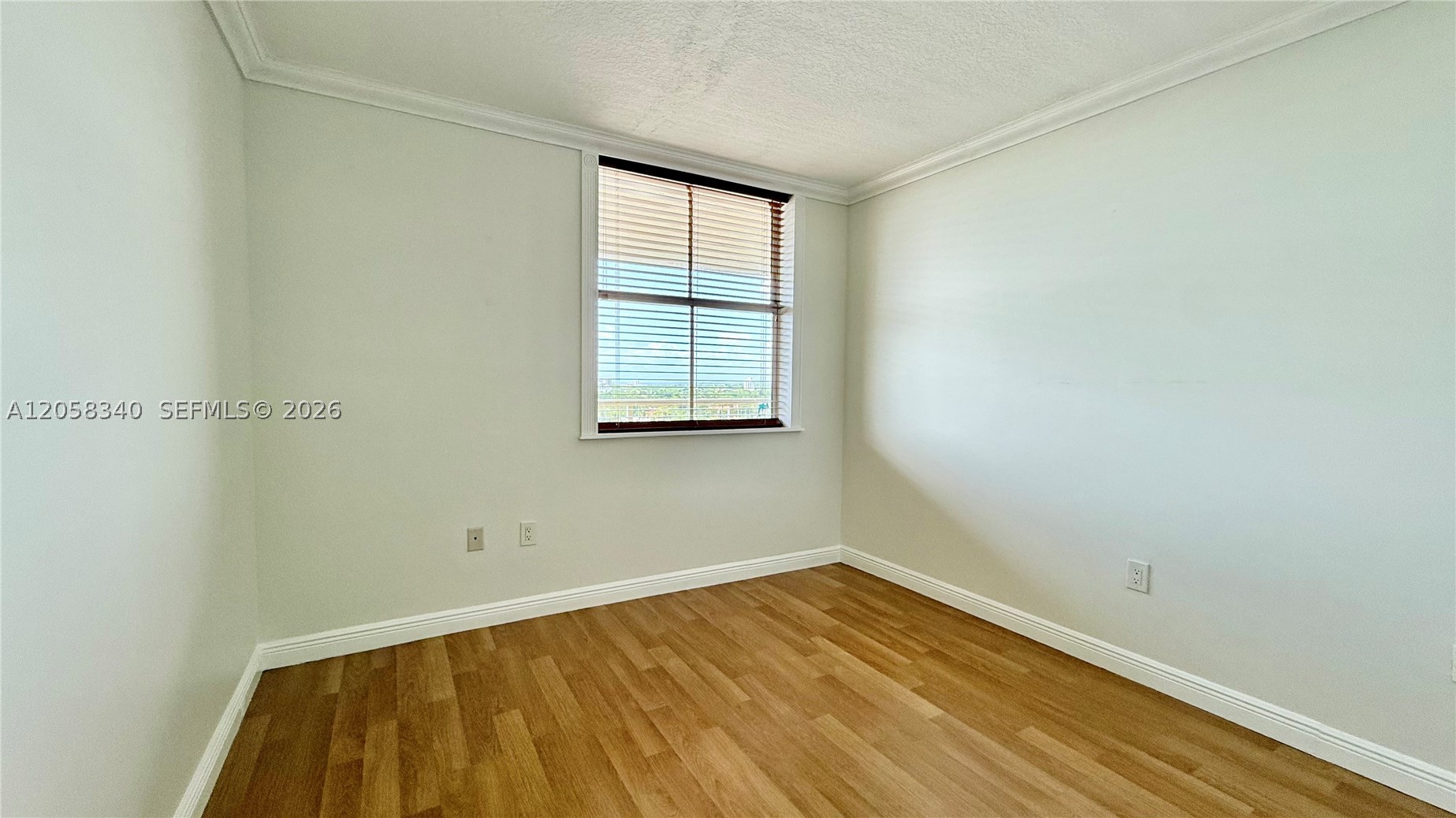 900 SW 8th St #1501, Miami FL 33130