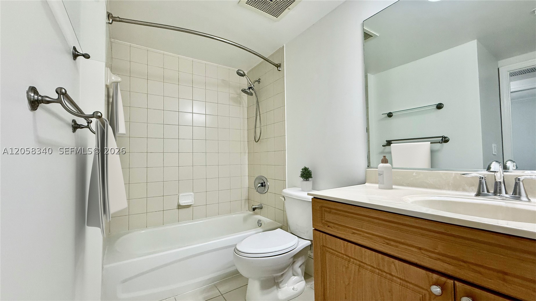900 SW 8th St #1501, Miami FL 33130