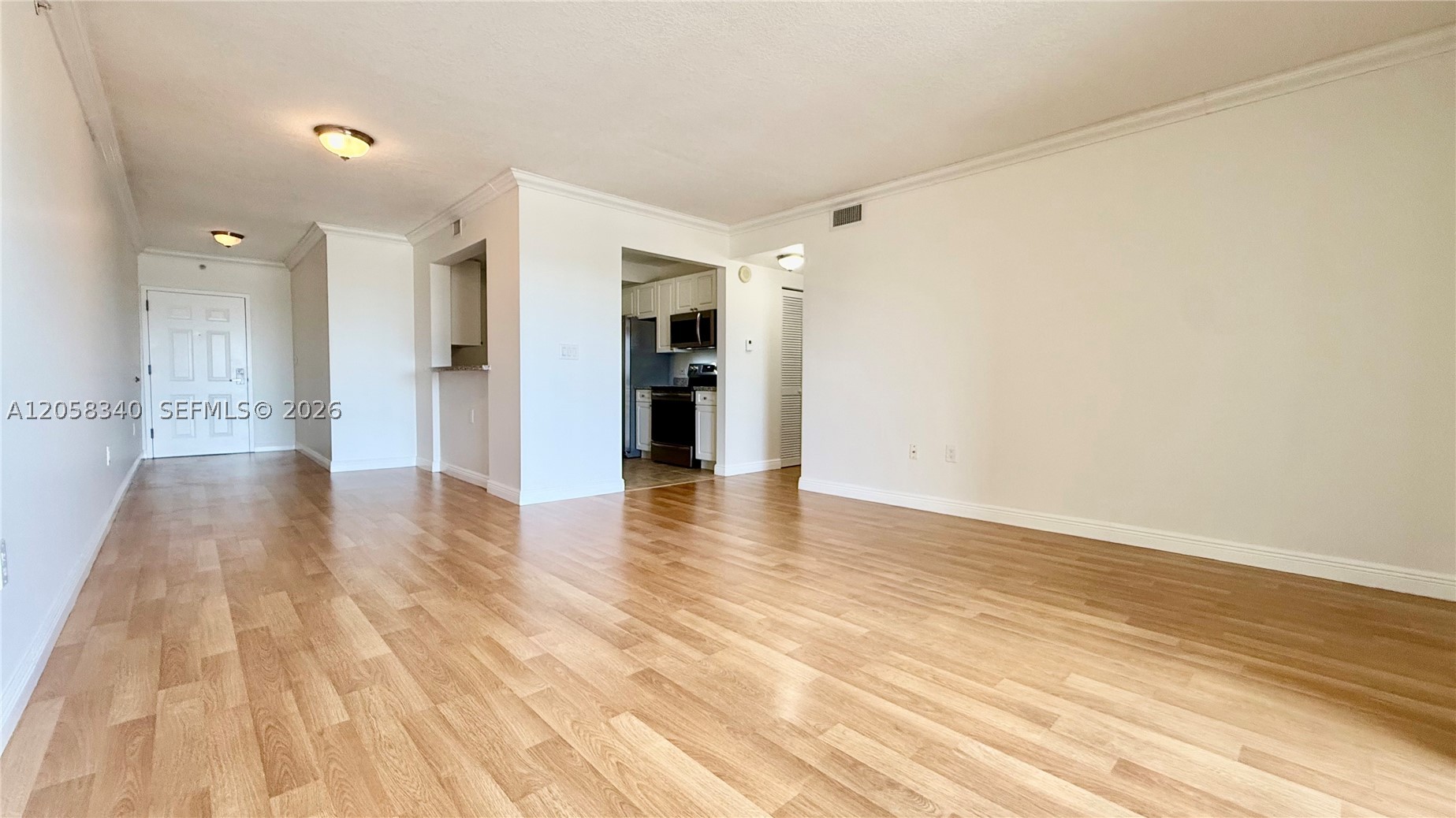 900 SW 8th St #1501, Miami FL 33130