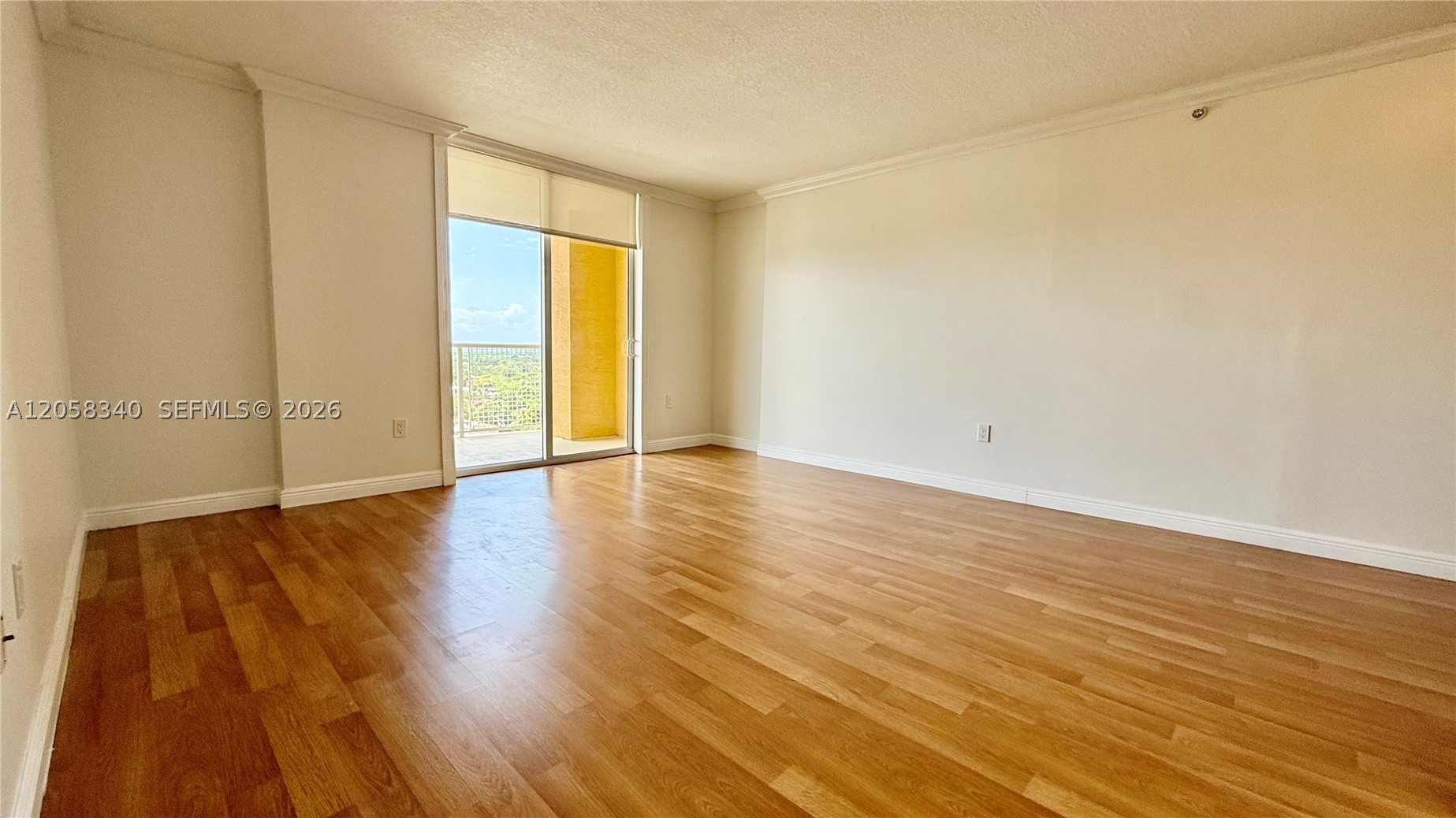 900 SW 8th St #1501, Miami FL 33130