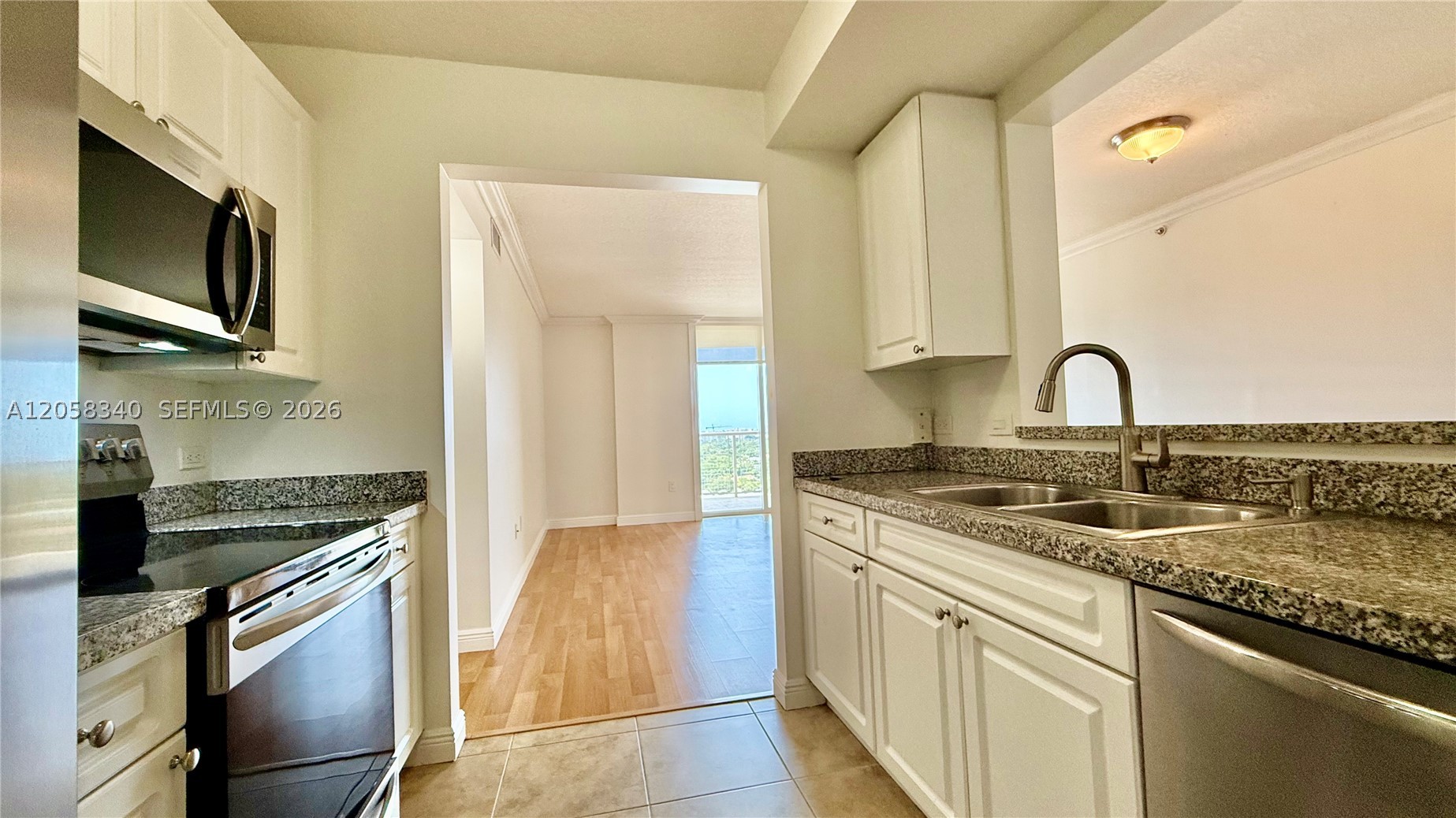 900 SW 8th St #1501, Miami FL 33130