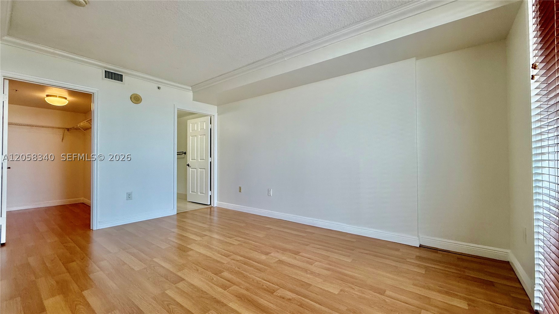 900 SW 8th St #1501, Miami FL 33130