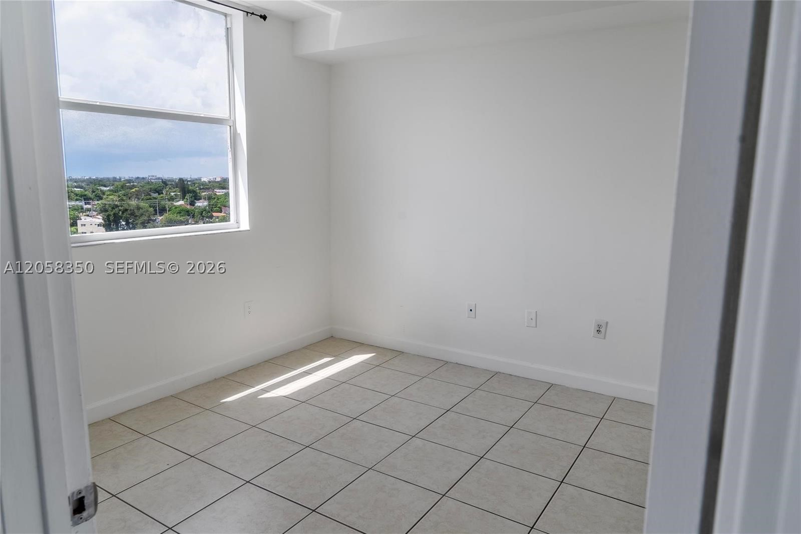 1 Glen Royal Pkwy #809, Miami FL 33125