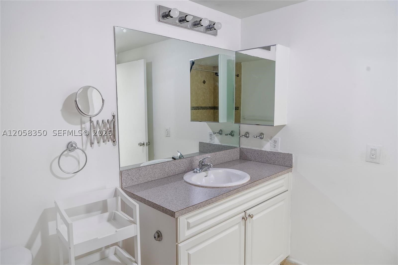 1 Glen Royal Pkwy #809, Miami FL 33125