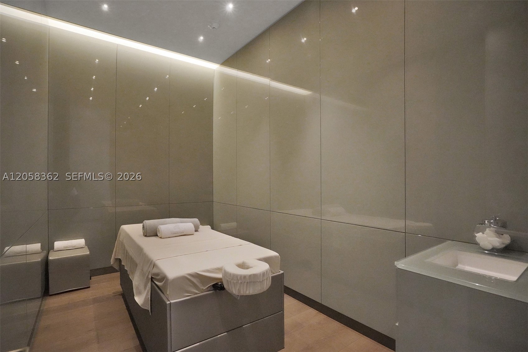 18975 COLLINS AVE #2001, Sunny Isles Beach FL 33160