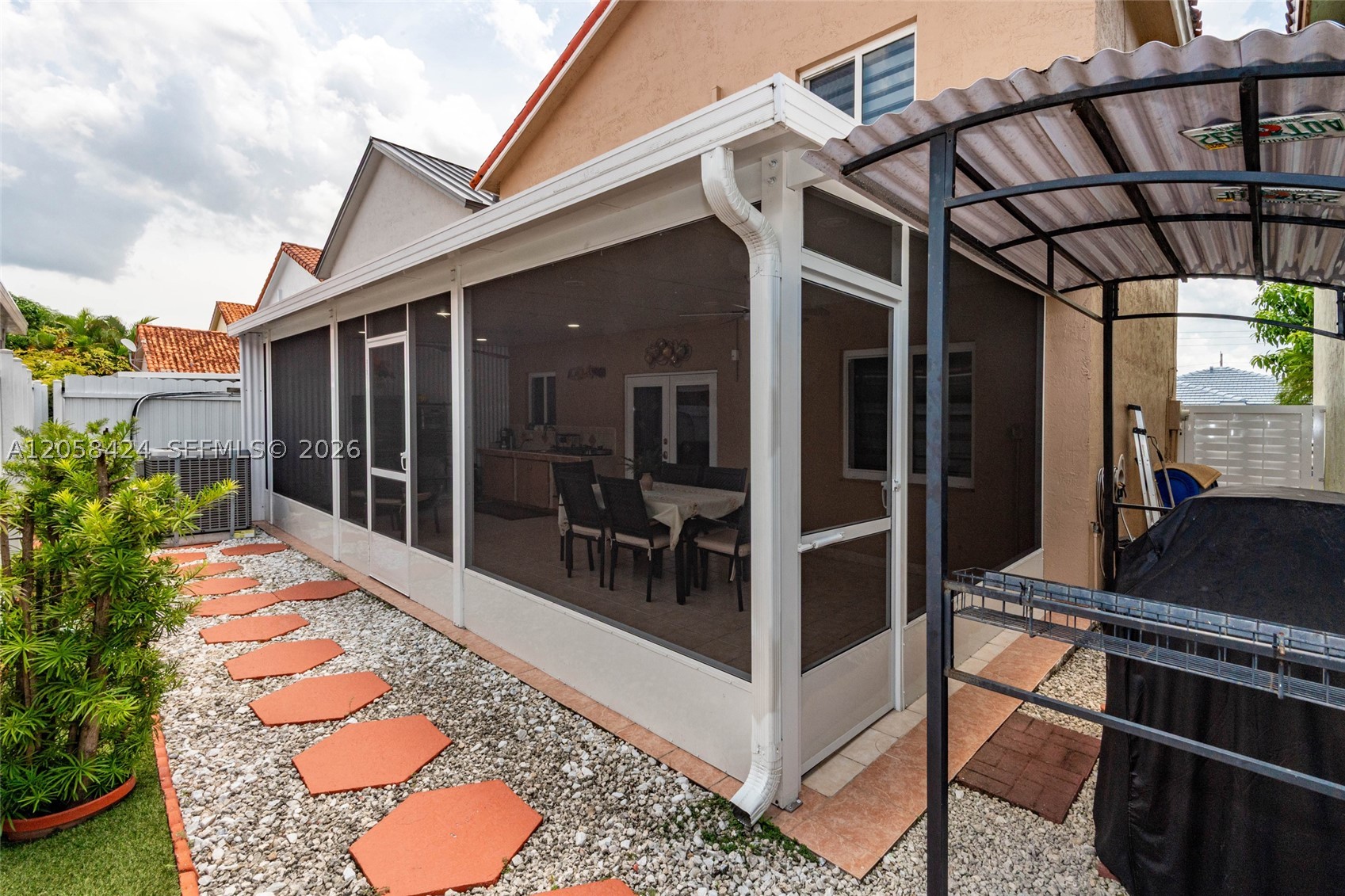 11559 SW 7th St, Sweetwater FL 33174