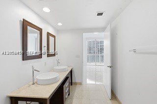 465 Brickell Ave #3202, Miami FL 33131