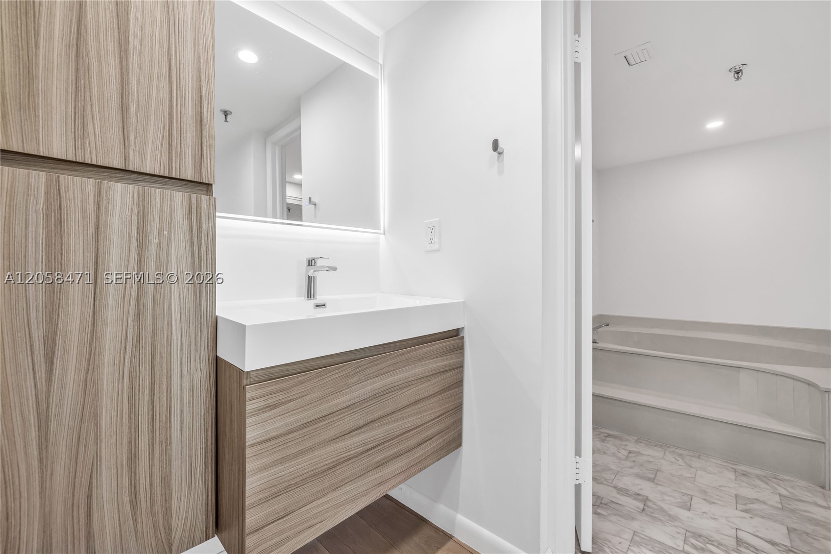 9 Island Ave #814, Miami Beach FL 33139